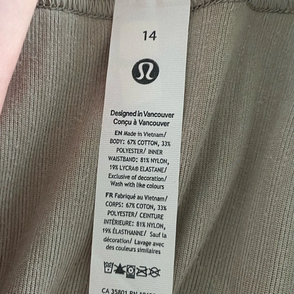 Lululemon - Scuba Mid Rise Mini Skirt - Velvet Cord - Size 14 - Picture 10 of 10